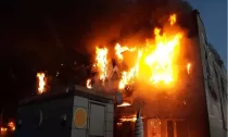Incêndio gigantesco destrói maior centro comercial