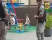 Homem é preso após exibir arma de fogo em playgrou