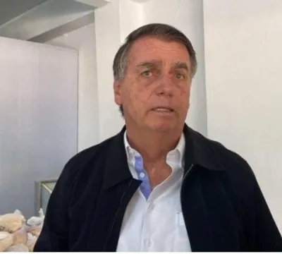 Defesa de Bolsonaro diz que hospedagem em embaixada foi para manter contatos