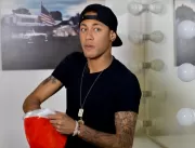 Neymar junta uma seleção mundial de futebol no seu