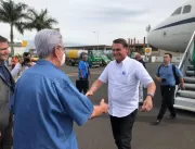 Presidente Jair Bolsonaro faz rápida passagem por 