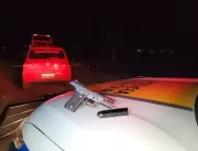 Polícia prende homem com carro roubado e arma de f