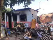 Após discussão, mulher coloca fogo na casa do comp