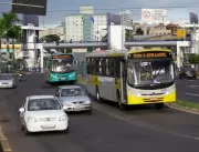 Ônibus do transporte coletivo pega fogo em Uberlân