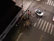 Batida entre dois carros deixa uma pessoa ferida n