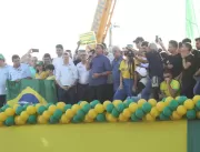 Bolsonaro reúne apoiadores e autoridades durante a