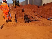 Trabalhadores ficam soterrados em obra do Dmae em 