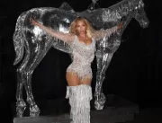 Beyoncé usa figurino criado por estilista de Uberl