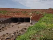 Obstrução em bueiro deixa Rio Uberabinha com color