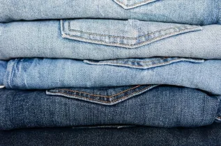 ONG Pontes de Amor realiza outlet jeans nesta sema