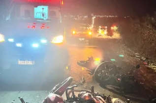 Motociclista morre após ser atingido e esmagado po