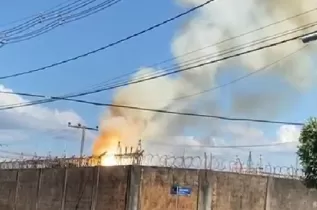 VÍDEO: incêndio atinge subestação da Cemig em Arag