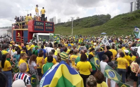 Apoiadores do governo Bolsonaro realizam manifesta