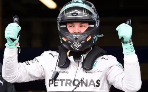 Rosberg celebra renovação com a Mercedes