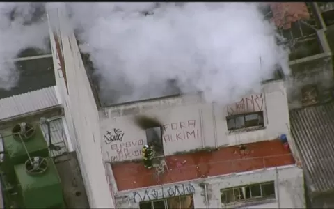 Grupo ateia fogo em  prédio  na cidade de São Paul