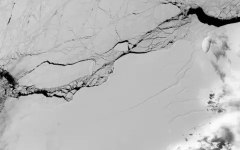 Desprendimento de iceberg da Antártida é preocupan