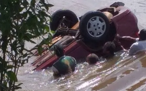 Veículo cai no Rio Munim e motorista morre, no mun