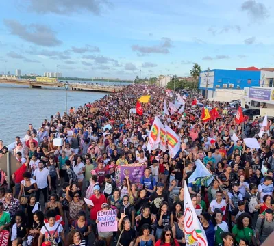 Paralisação contra bloqueio de verbas na educação desta quarta-feira (15), reúne milhares de pessoas, em São Luís. 