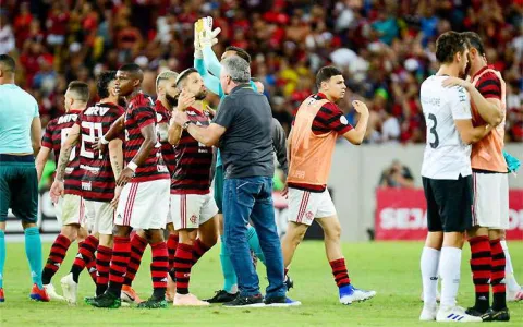 Campeonato Brasileiro: Flamengo vence Athletico po