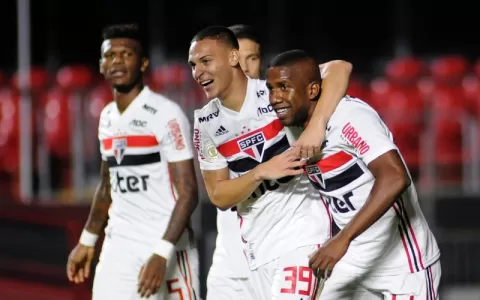 São Paulo marca 3 gols em dez minutos e goleia a C