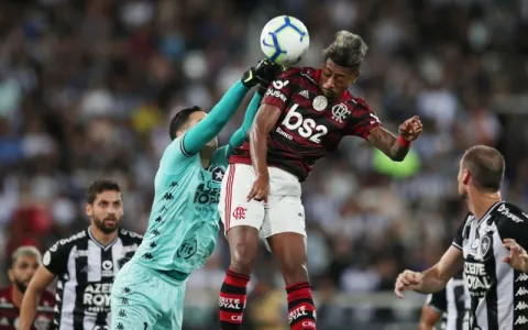 Flamengo vence Botafogo e garante vantagem de 8 po