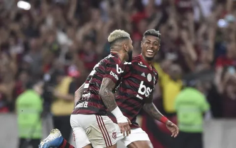 Flamengo vence Bahia e abre 10 pontos do Palmeiras