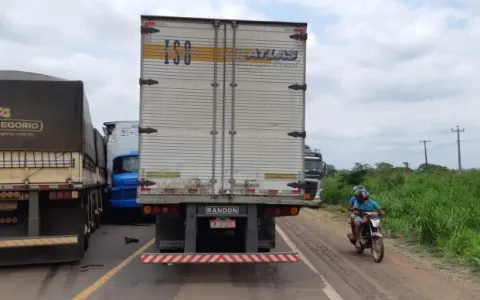 Acidente envolvendo seis veículos deixa a BR 010 interditada, em Imperatriz/MA