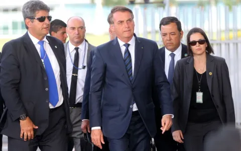 Bolsonaro: governo não comentará morte de general 