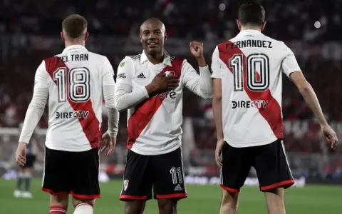 Flamengo trata ajustes finais com De la Cruz