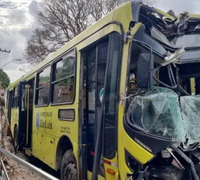 Acidente com ônibus no Vicente Fialho deixa poste 