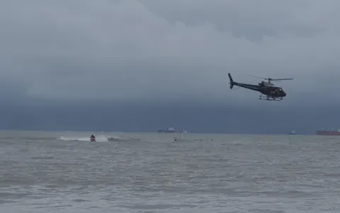 Sete resgatados com vida após naufrágio na Baía de