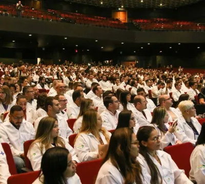 Brasil tem 575.930 médicos ativos: 2,81 por mil ha