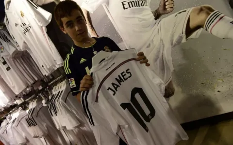 Real Madrid vende 900 camisas de James em 1 hora