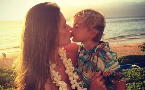 Ambrósio curte férias com a família no Havaí