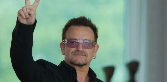 Bono Vox diz que pode não voltar a tocar guitarra