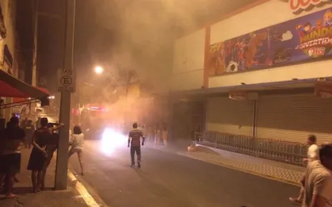 Loja pega fogo na Rua de Santana, no centro histórico de São Luís