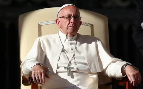 Papa autoriza padres a perdoarem casos de aborto.