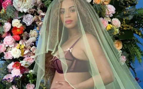 Pai de Beyoncé revela sexo dos gêmeos.