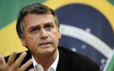 Bolsonaro critica Enem e diz que prova deve cobrar