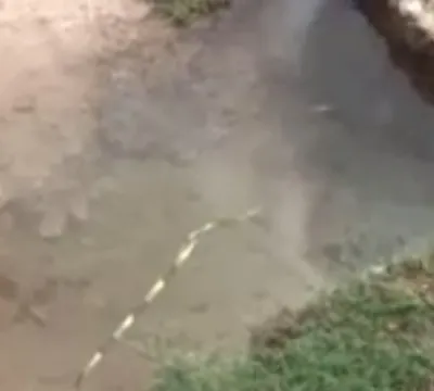 Vazamento de cano deixou moradores sem água nas re