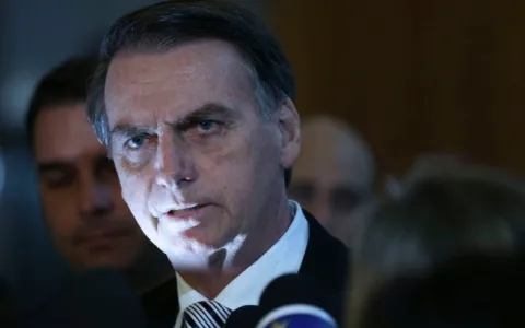 TSE rejeita ação do PT para cassar Bolsonaro e Mourão