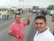 Caminhoneiros bloqueiam rodovias baianas em protes