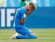 Neymar cai no choro após marcar gol na vitória con