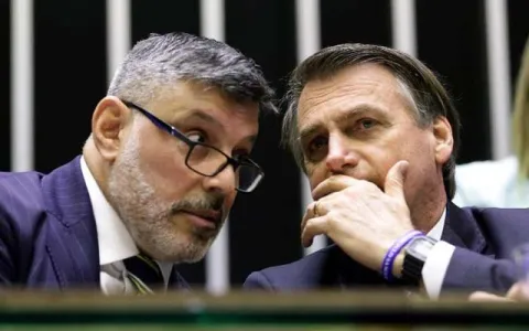 PSL decide por expulsão do deputado Alexandre Frot