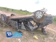 Motorista capota com carro após ultrapassagem na B