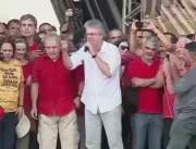 Ricardo Coutinho visita Lula na carceragem da Polí