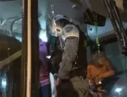 Ônibus é metralhado após condutor não deixar suspe