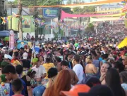 Blocos arrastam multidão no Carnaval de Conde