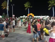 Multidão comemora chegada de 2022 na orla de João 