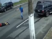 Homem morre fuzilado após fechar carro e tentar ag